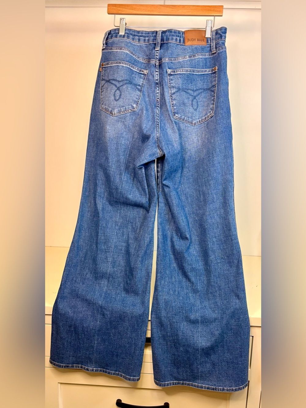 Judy Blue Medium Wash Wide Leg Jeans - Picture 3 of 6